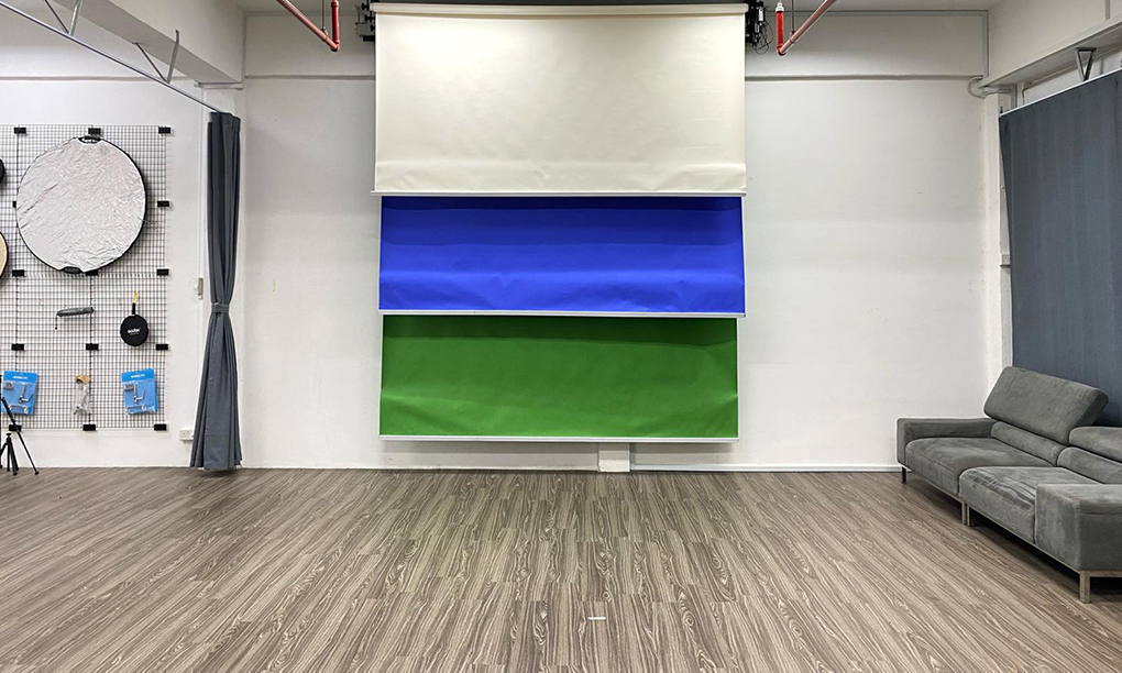 A Studio With White, Blue, And Green Backdrops
