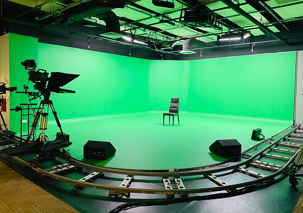 Green Screen Live Streaming Studio with Large Walls