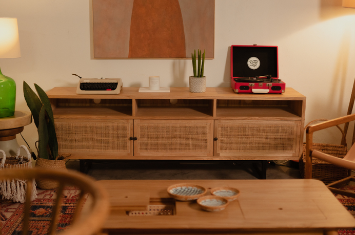 A Photo Of A Coastal-Inspired Console Table