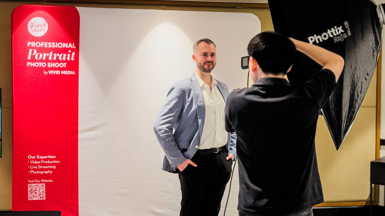 How to Attract and Engage Crowds at Your Exhibition Booth: Professional ...
