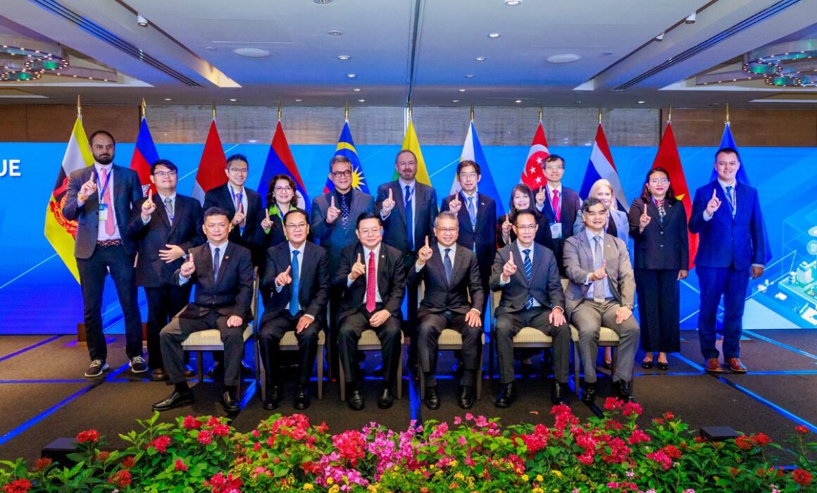 Group photo at the ASEAN Strategic Policy Dialogue on Disaster Management 2025, Grand Hyatt Singapore.